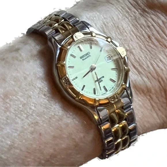 Seiko ladies’ quartz watch, calendar, glow in dark feature - Picture 3 of 4